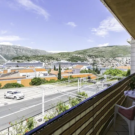 Bridge View - With Balcony And Sea View Apartment