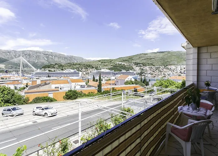 Bridge View - With Balcony And Sea View 아파트